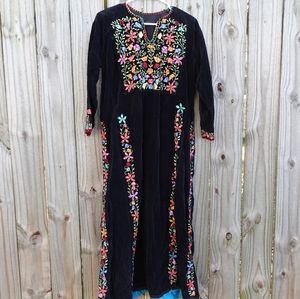 Vintage floral embroidered velvet dress